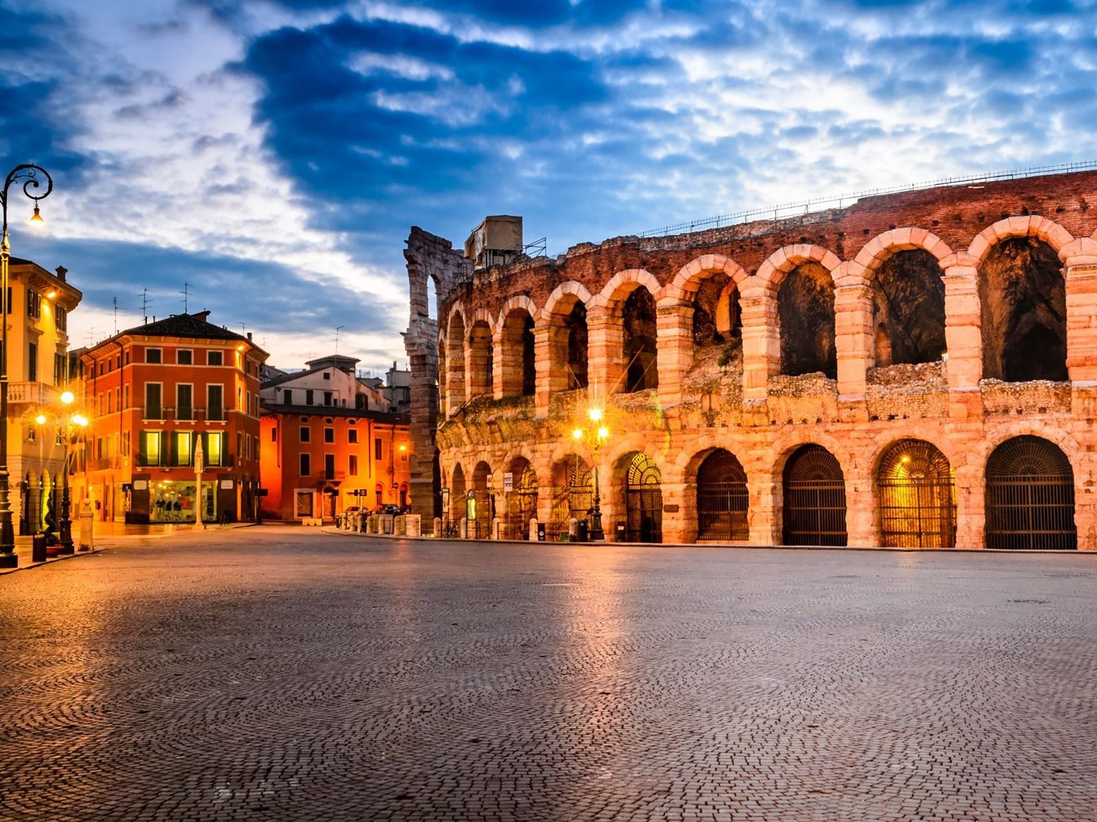 Exploration of Verona + Arena: Walking Tour